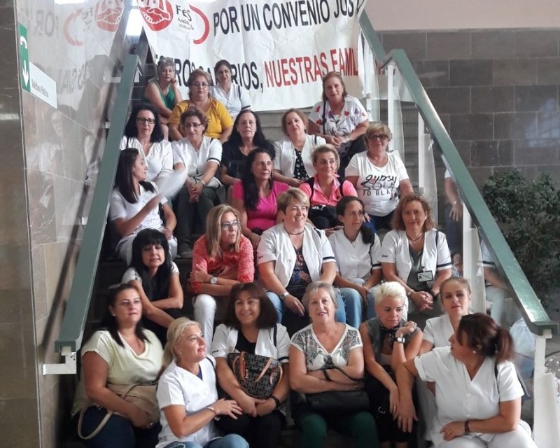 Concentracion de protesta de trabajadoras de Limpieza en el Hospital Comarcal La Merced de Osuna